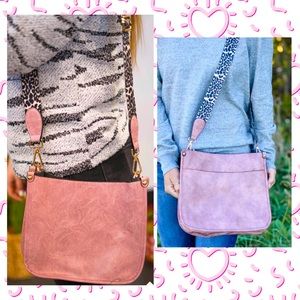 🌸 NWT CUTE & TRENDY FAUX LEATHER CROSSBODY w ANIMAL PRINT STRAP!